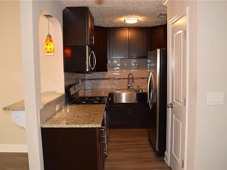 227 Goshen Ln — Photo 5