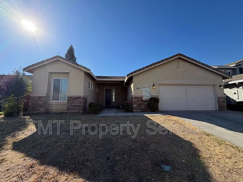 4 bed, 2.0 bath, 2060 sqft, $2,795 — Photo 4