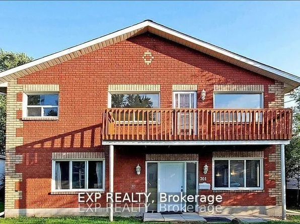 201 Garden Ave, Georgina, ON L4P 2L3