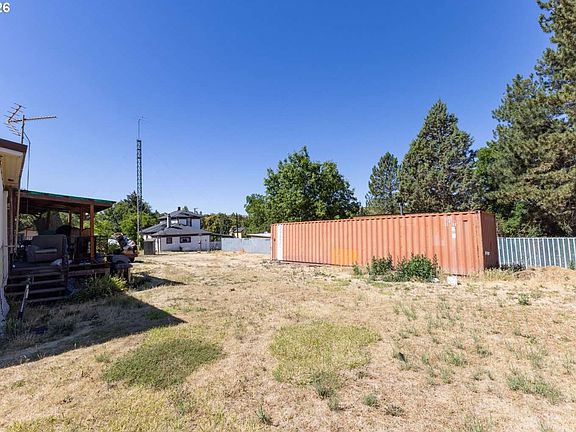 5th image of 608 Deschutes St