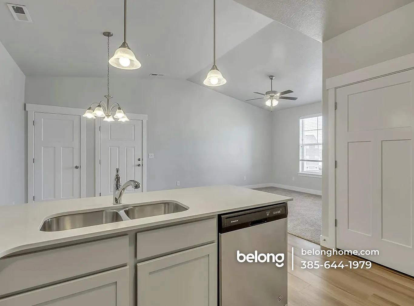 3 bed, 2.0 bath, 1294 sqft, $1,745 — Photo 4