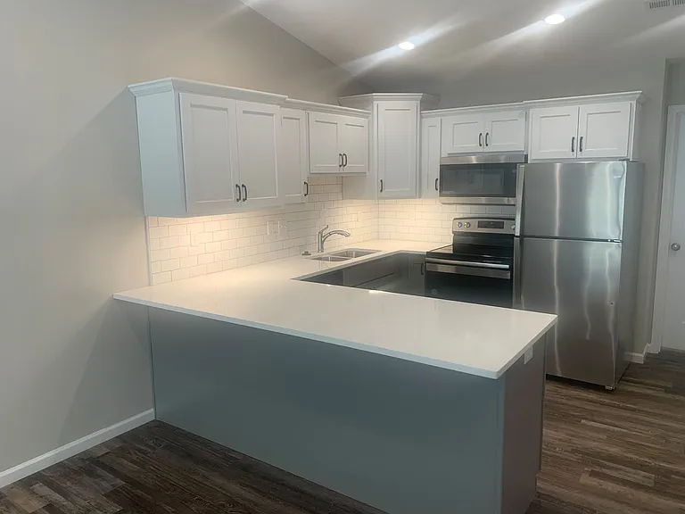 170-176 Stone Ct — Photo 2