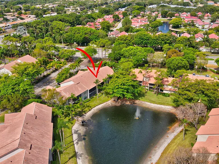 5801 Coach House Cir #E — Photo 30