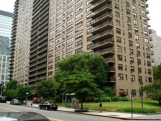 Sold by essential NEW YORK Real Estate | media 6
