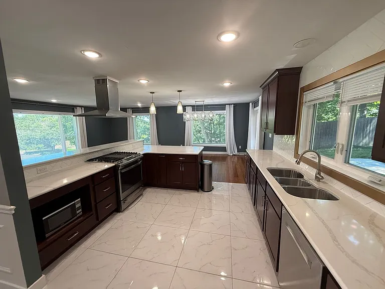 2500 Bluff Blvd — Photo 33
