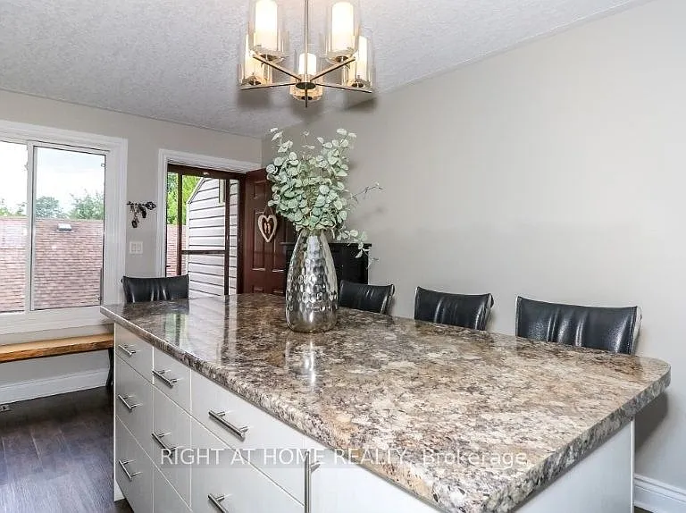 43 Olive Cres #201 — Photo 17
