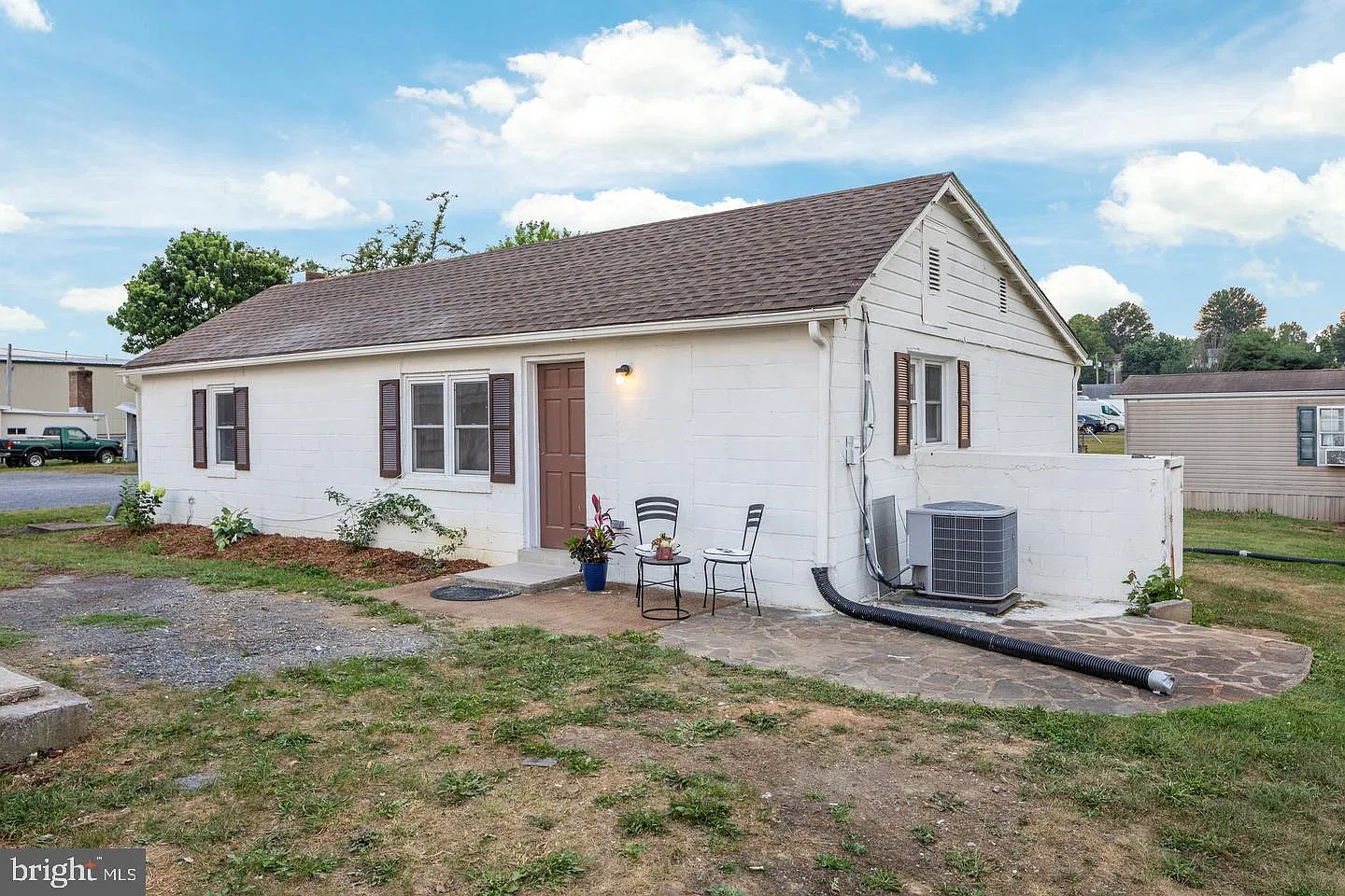 3 bed, 2.0 bath, 912 sqft, $2,000 — Photo 2