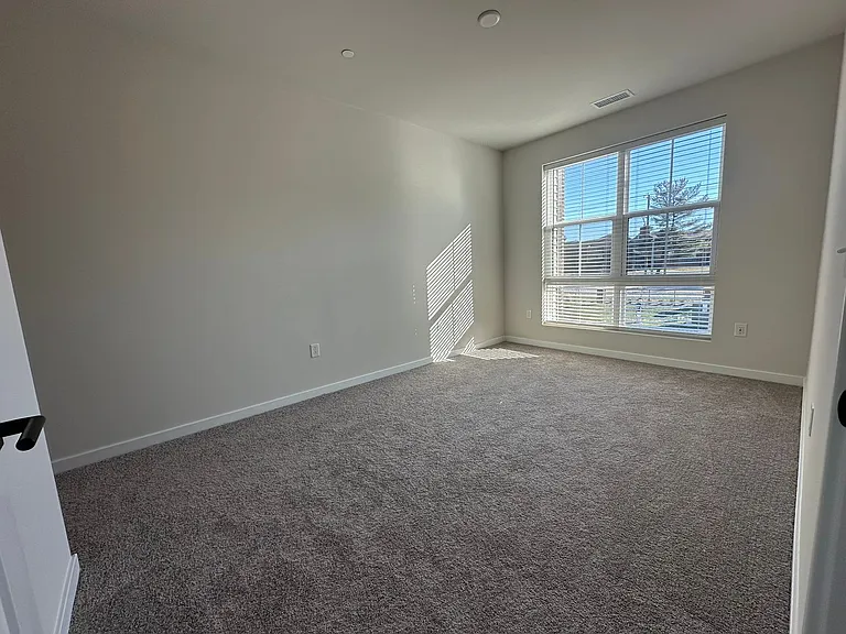 409 West — Photo 32