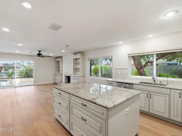 2533 W Laguna Azul Avenue, Mesa, AZ 85202