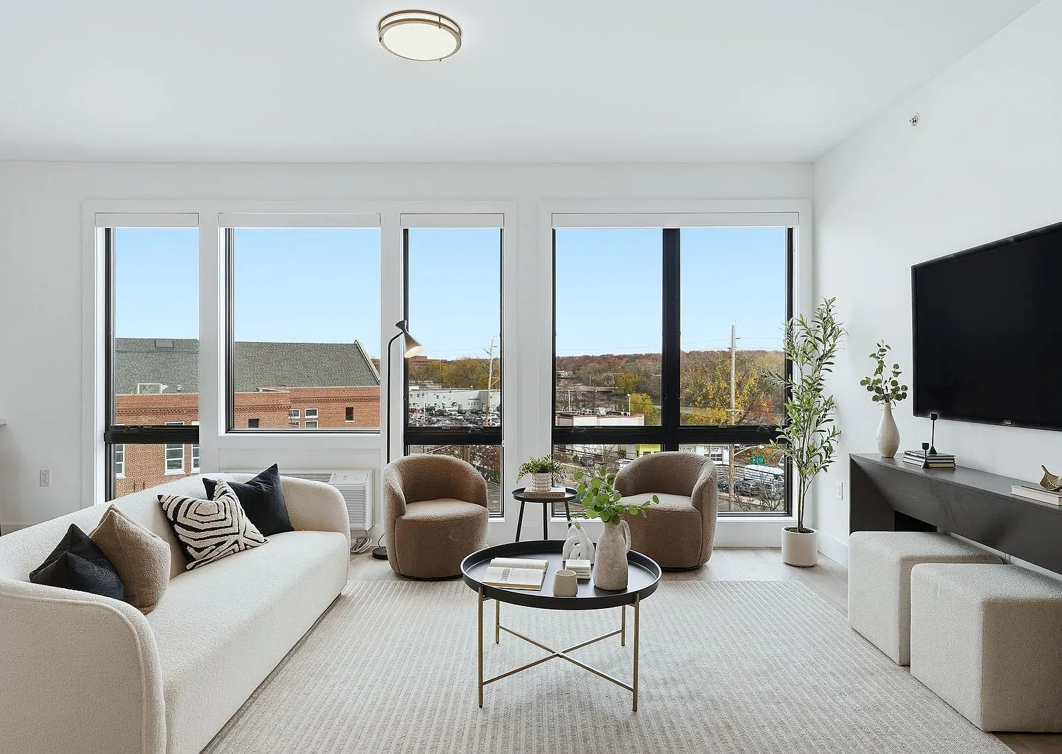 1 bed, 1.0 bath, $2,985 — Photo 4