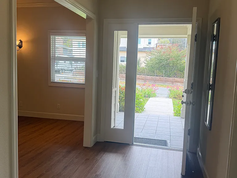 213 Valencia Ave — Photo 8