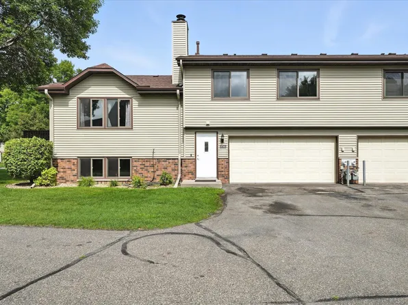 8740 N Maplebrook Cir, Brooklyn Park, MN 55445