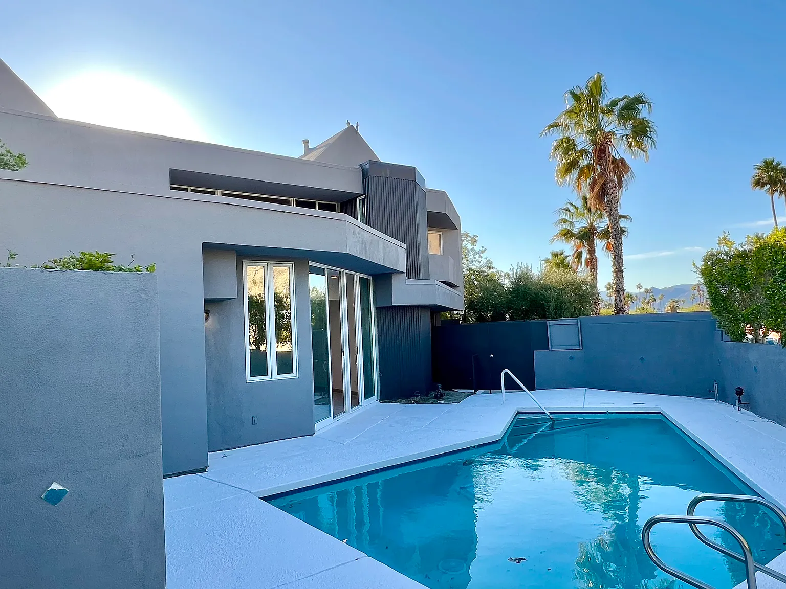 4 bed, 2000 sqft, $2,975 — Photo 2