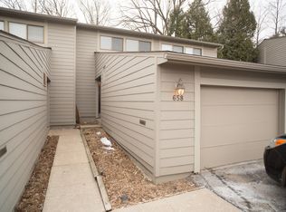 658 Peninsula Ct, Ann Arbor, MI