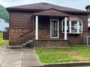 1023 4th Ave, Montgomery, WV 25136