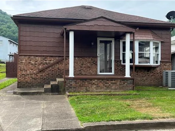 1023 4th Ave, Montgomery, WV 25136