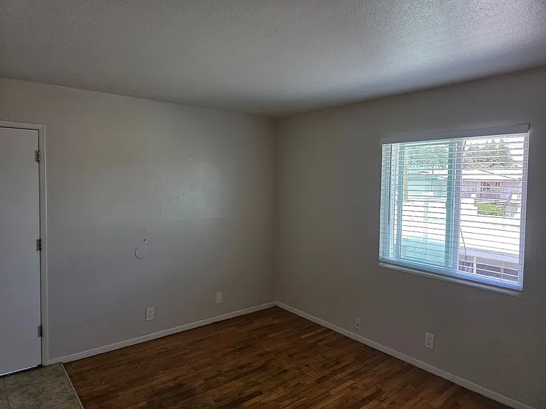 1359 Reeve St — Photo 10