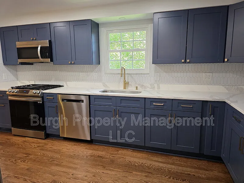3 bed, 2.5 bath, 1450 sqft, $2,050 — Photo 4