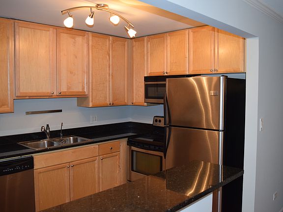 4th image of 431 E Osage Ln APT 3A