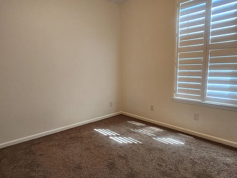 1086 Silver Coyote Dr — Photo 9