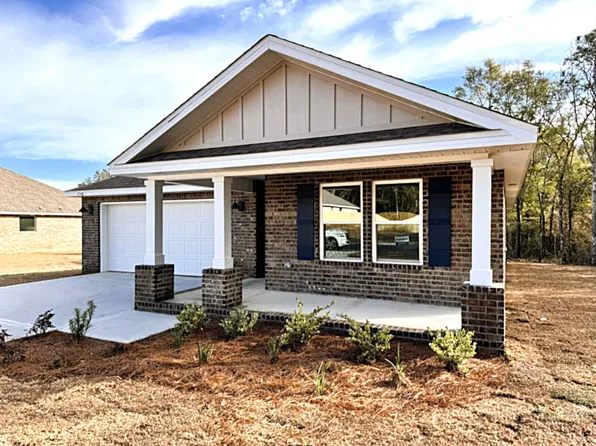 2404 S Silver St, Crestview, FL 32536