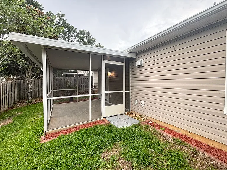 112 Ivy Garden Ln — Photo 13