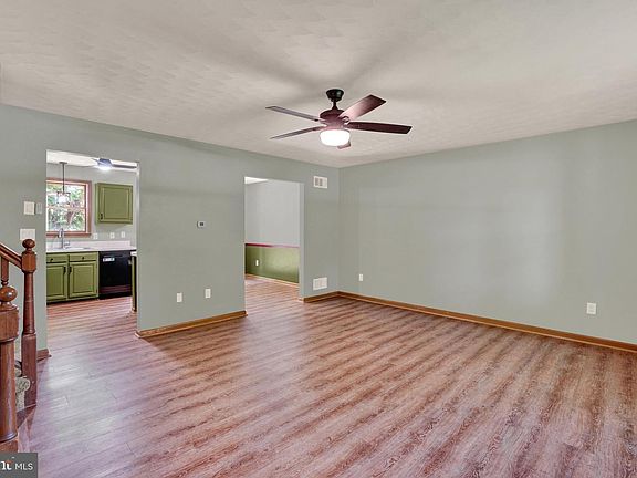 3rd image of 15 Loop Dr
