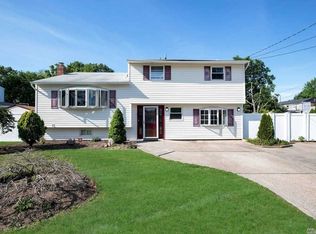 15 Holiday Park Dr, Centereach, NY 11720