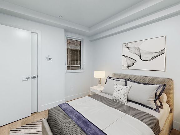 2nd image of 969 Bush St #4