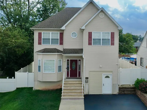 34 4th St, Port Reading, NJ 07064