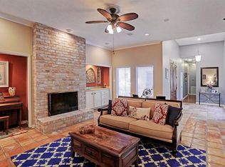 1611 Big Lake Dr, Houston, TX 77077