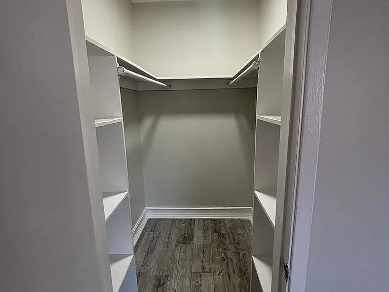 Bellagio Apartments — Photo 29