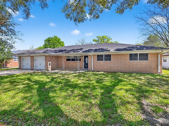 2nd image of 1215 Lawrence St