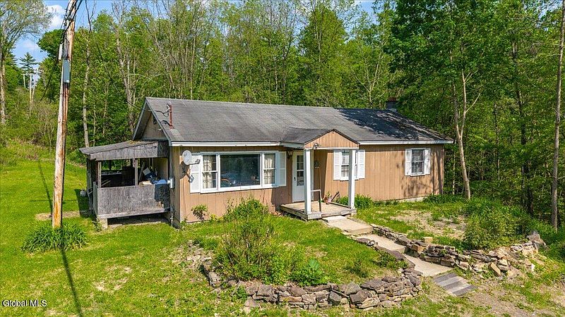 4th image of 52 Clay Hill Road