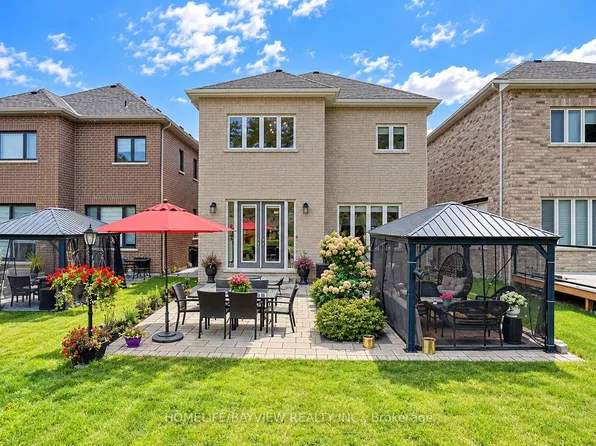 13 Cottonwood Hollow Ct, Aurora, ON L4G 3L8