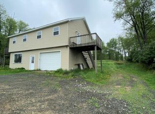 584 Main St APT 2, Gouldsboro, PA 18424