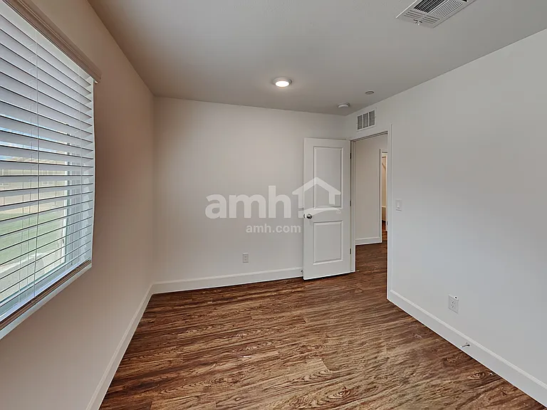 3345 Blodwen St — Photo 12