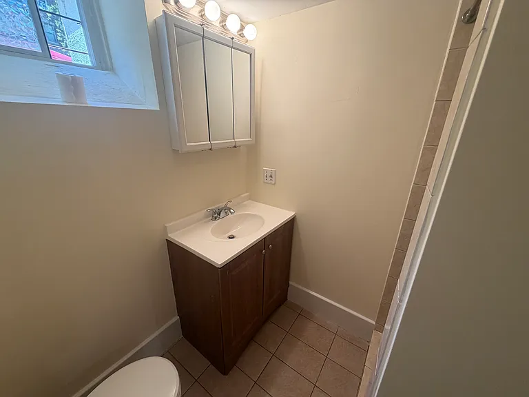 136 Chiswick Rd #1B — Photo 5