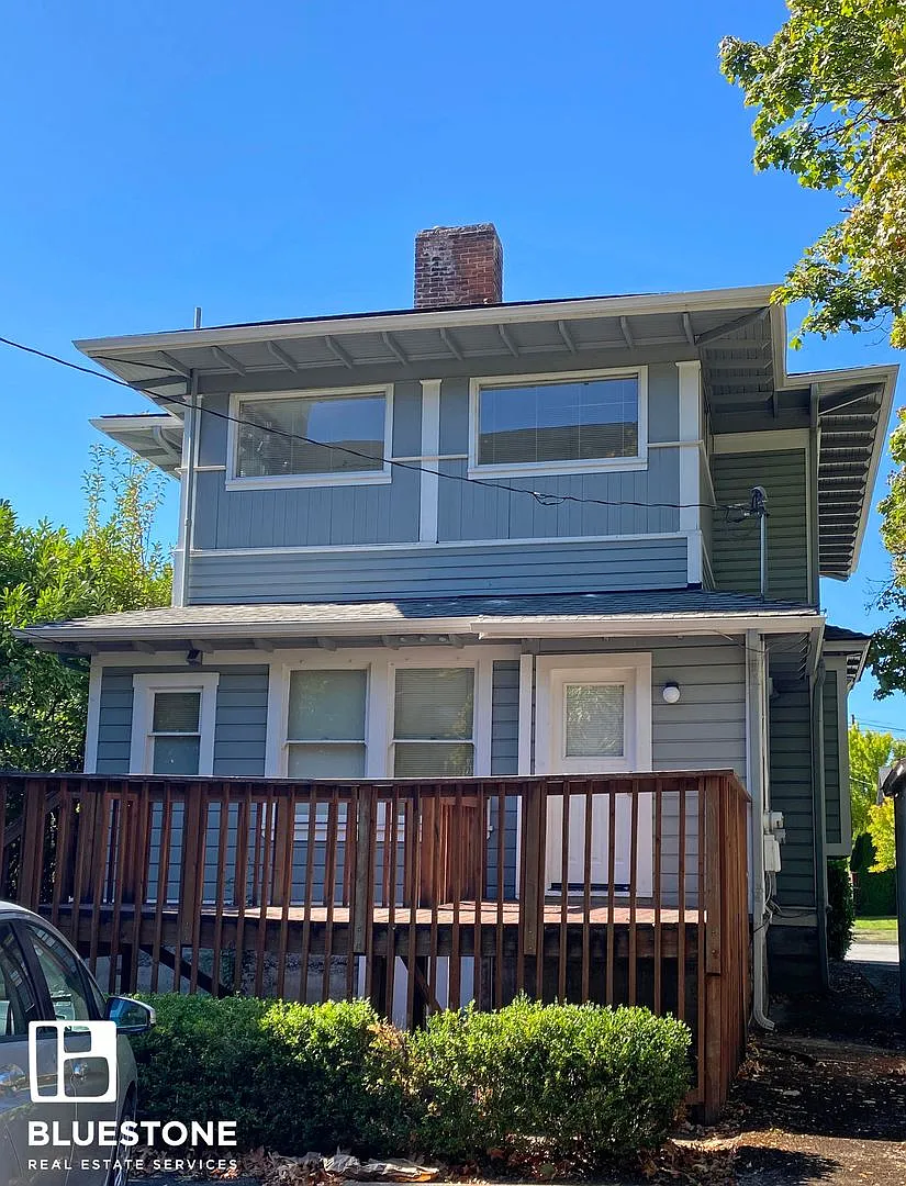 Special: First Month Rent Free! 4 Bedroom W/ Bonus Room In The Heart Of Corvallis! — Photo 2