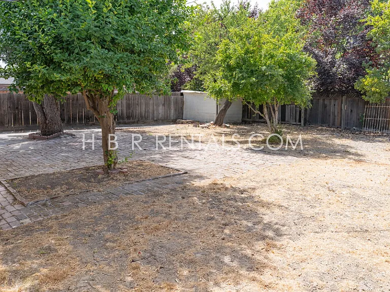 1261 N Tracy Blvd — Photo 21