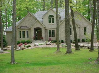 157 Winding Woods Trl, Milford, MI 48380