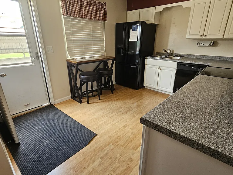 105 E Lincoln St #1-I-1 — Photo 9