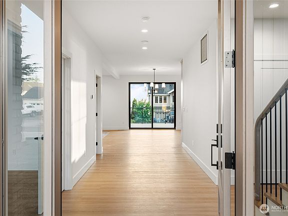 3rd image of 2151 Bayview Avenue