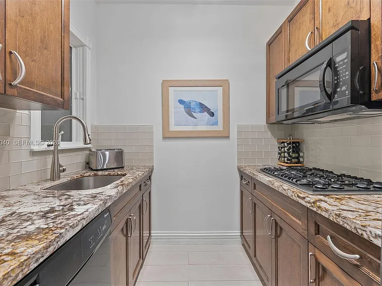 257 N Coconut Ln — Photo 46