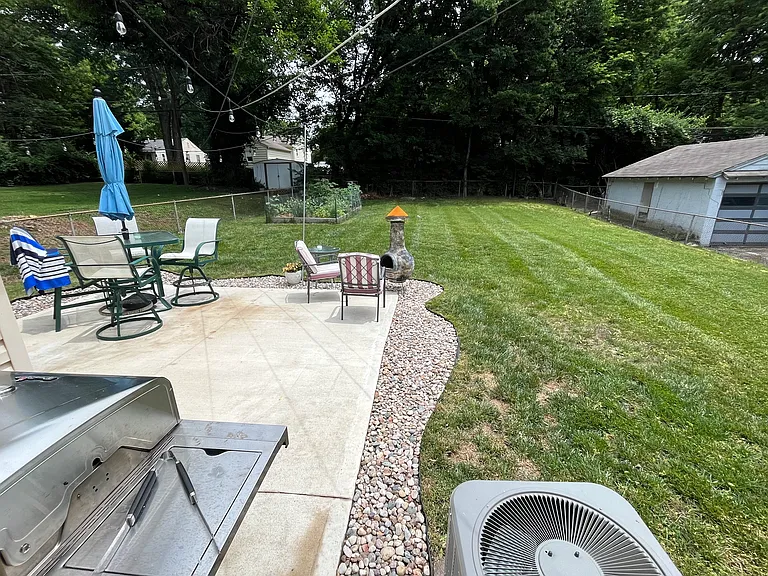9007 Main St — Photo 2