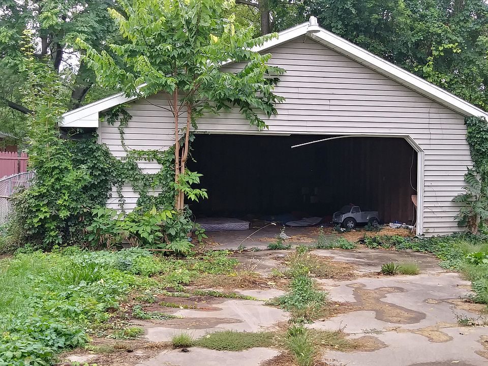 2nd image of 456 Washington Ave S
