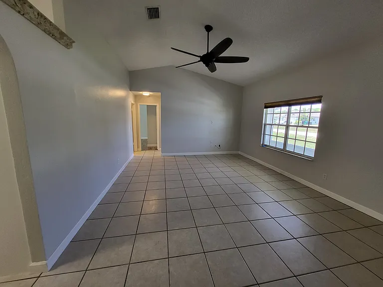 1470 SE Appamattox Ter — Photo 8