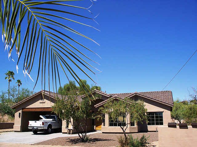 1st image of 406 NE Mariposa Drive