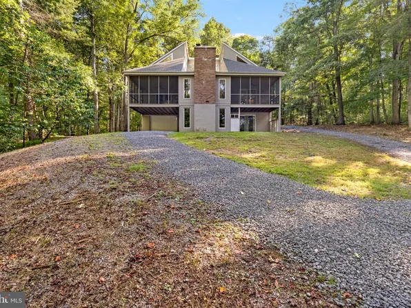 723 Amberwood Ln, Great Cacapon, WV 25422