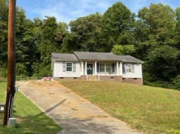 754 W Pine Cir, Statesville, NC 28677